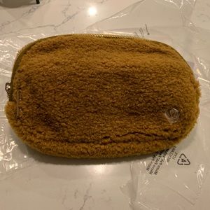 Lululemon Everywhere Belt Bag Fleece in Burnt Caramel